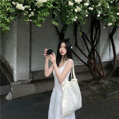 鲜花盛开的山村